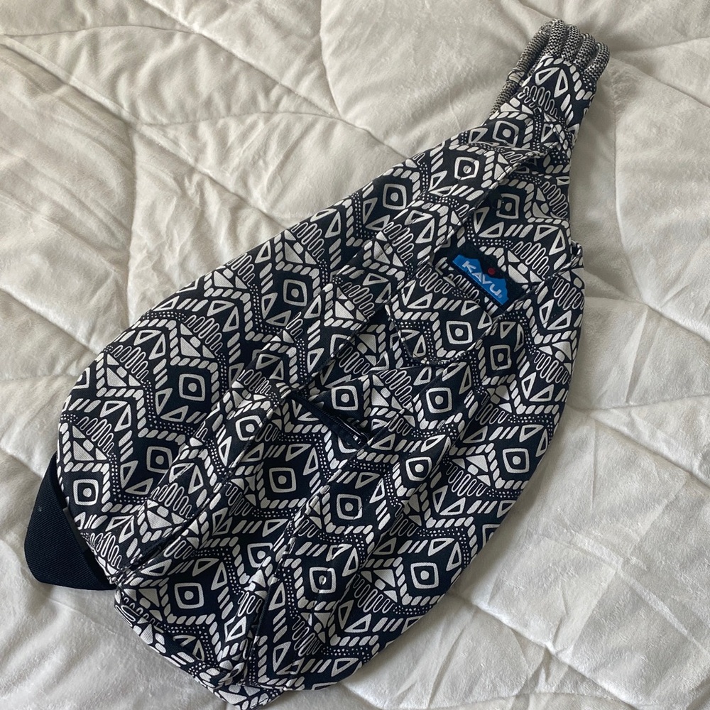 Kavu Black and White Geometric Patterned Rope Sling Bag - Picture 2 of 12